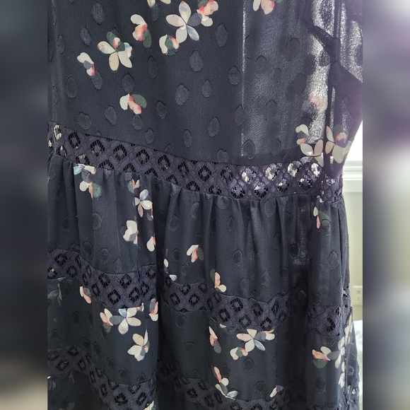 Any 3 listings for 20$ DRESSES SIZE LARGE - Picture 4 of 10